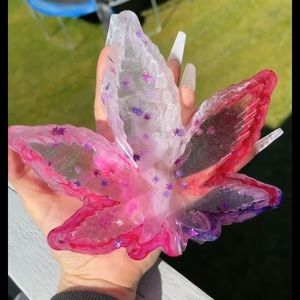 Purple to pink ashtray with glitter